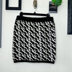 NWT - Aqua 100% Cashmere Pencil Skirt - Size LG